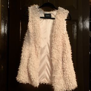 Roly Poly faux fur vest - blush